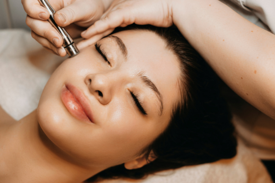 Microneedling al viso: quando è possibile farlo?